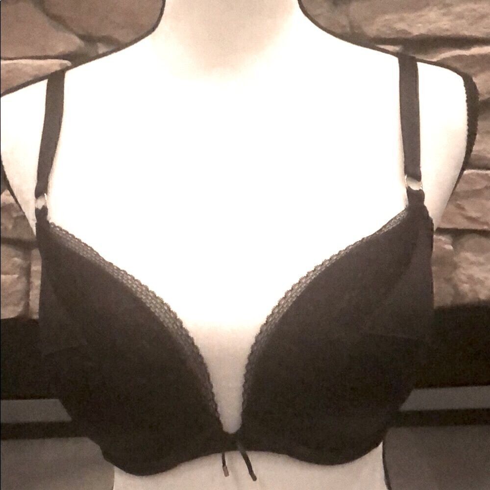 Victoria’s Secret sexy double strap push up bra